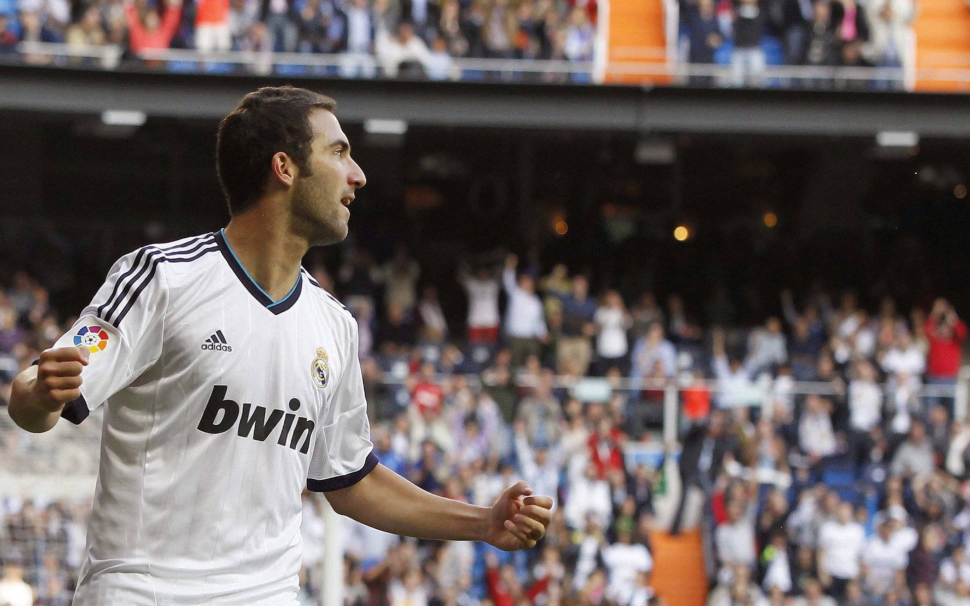 中超综述:广州队主场取胜锁定季后赛席位,中超 广州队