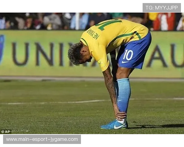 内马尔施展脚后跟穿插传递，巴西前场灵巧无匹：从场上到训练场的灵感之旅